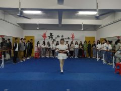 航空專(zhuān)業(yè)學(xué)生在上形體課